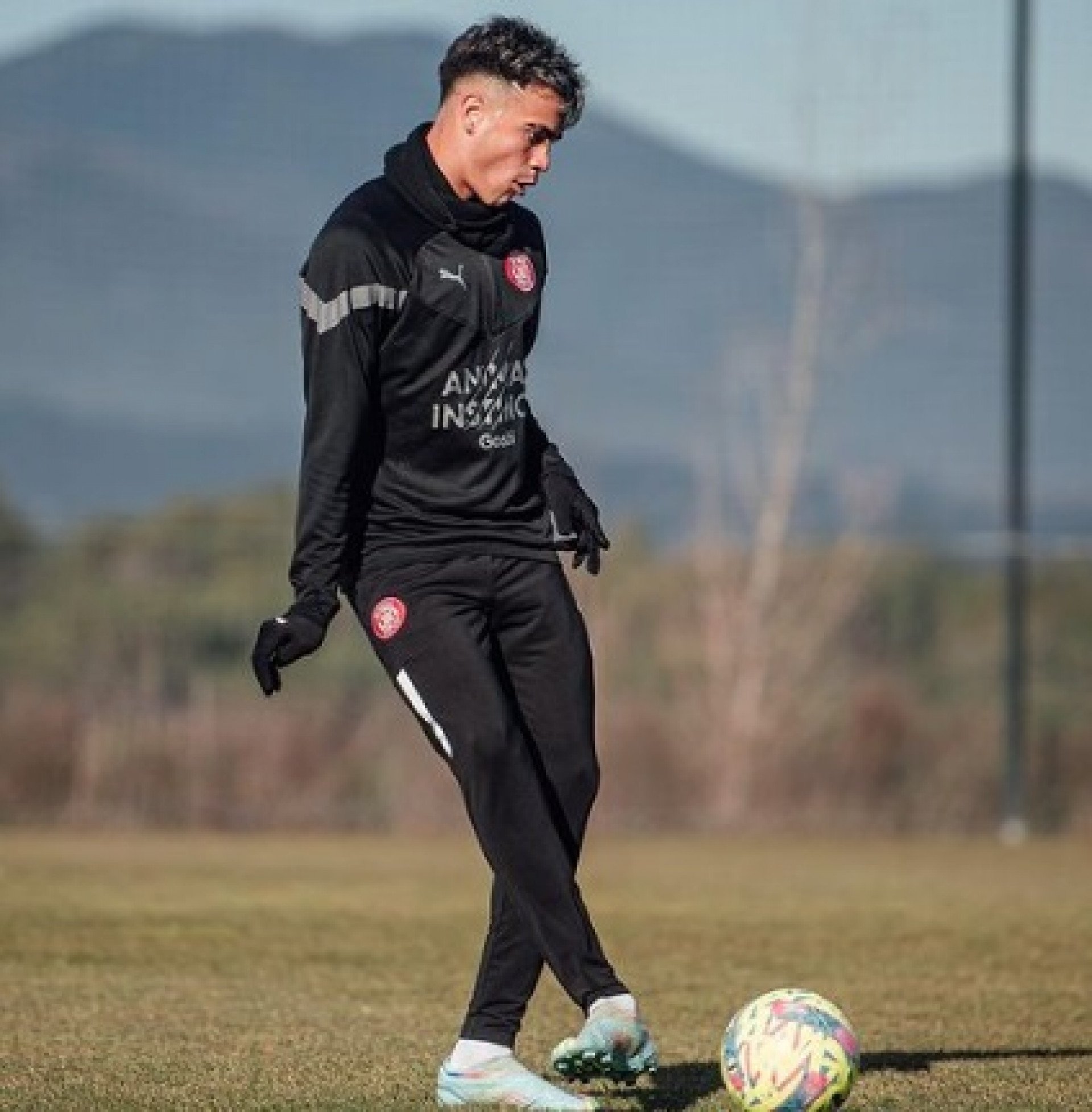 Ex-Flamengo, Reinier será punido por clube espanhol após expulsão