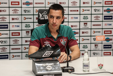 Auxiliar do Fluminense vê 'erro gravíssimo' de arbitragem e explica não utilização de Marcelo