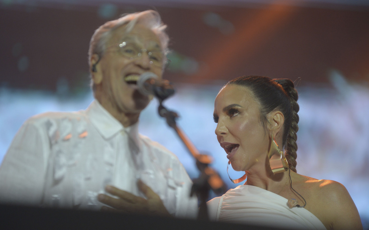 Caetano Veloso e Ivete Sangalo durante show pelo anivers&aacute;rio de Salvador