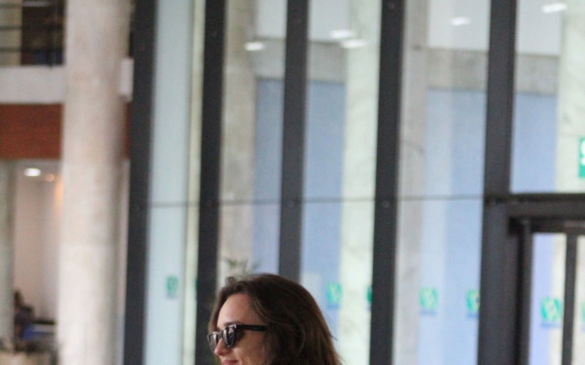 Rafa Kalimann desembarca em aeroporto do Rio