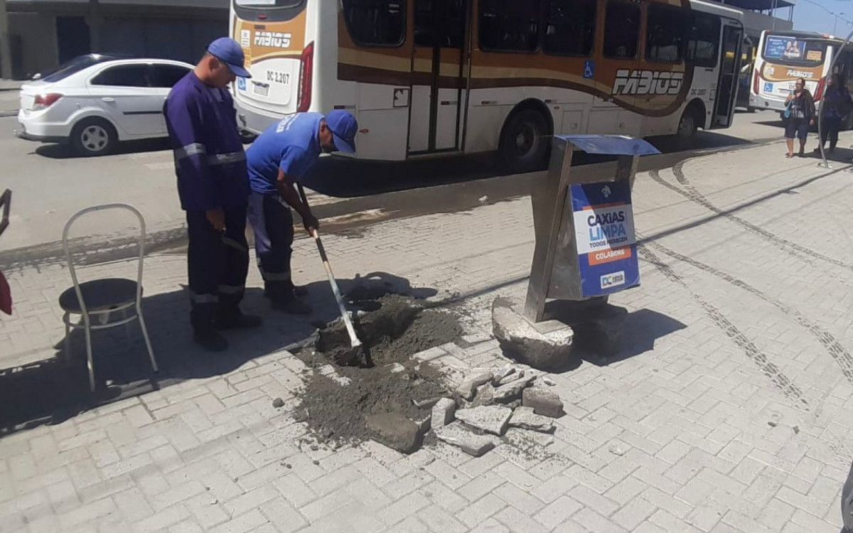 Lixeiras s&atilde;o alvo de vandalismo em Duque de Caxias - Divulga&ccedil;&atilde;o