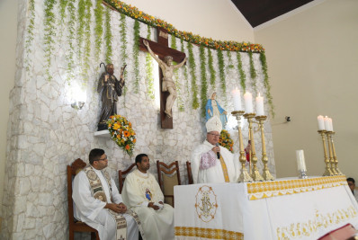 Momentos de oração e louvor 