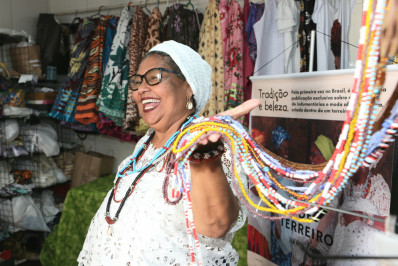 Catálogo registra a história oral ligada às vestimentas do candomblé