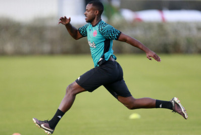 Vasco libera zagueiro para acertar com clube português e mantém parte dos direitos