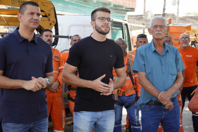 Secretário de Habitação, Pedro Pericar, leva iluminação ao Galo Branco