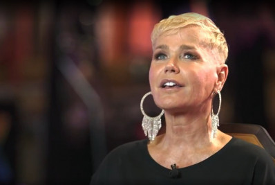 Xuxa se emociona ao relembrar participação de 'segunda mãe' em documentário