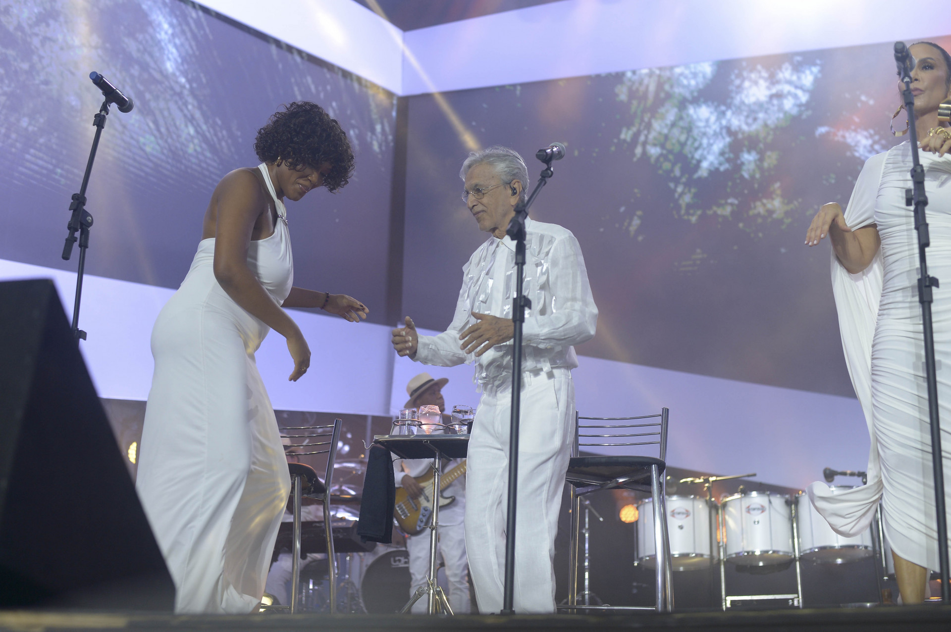 Luedji Luna e Caetano Veloso durante show pelo aniversário de Salvador - Ag News / Andre Muzell