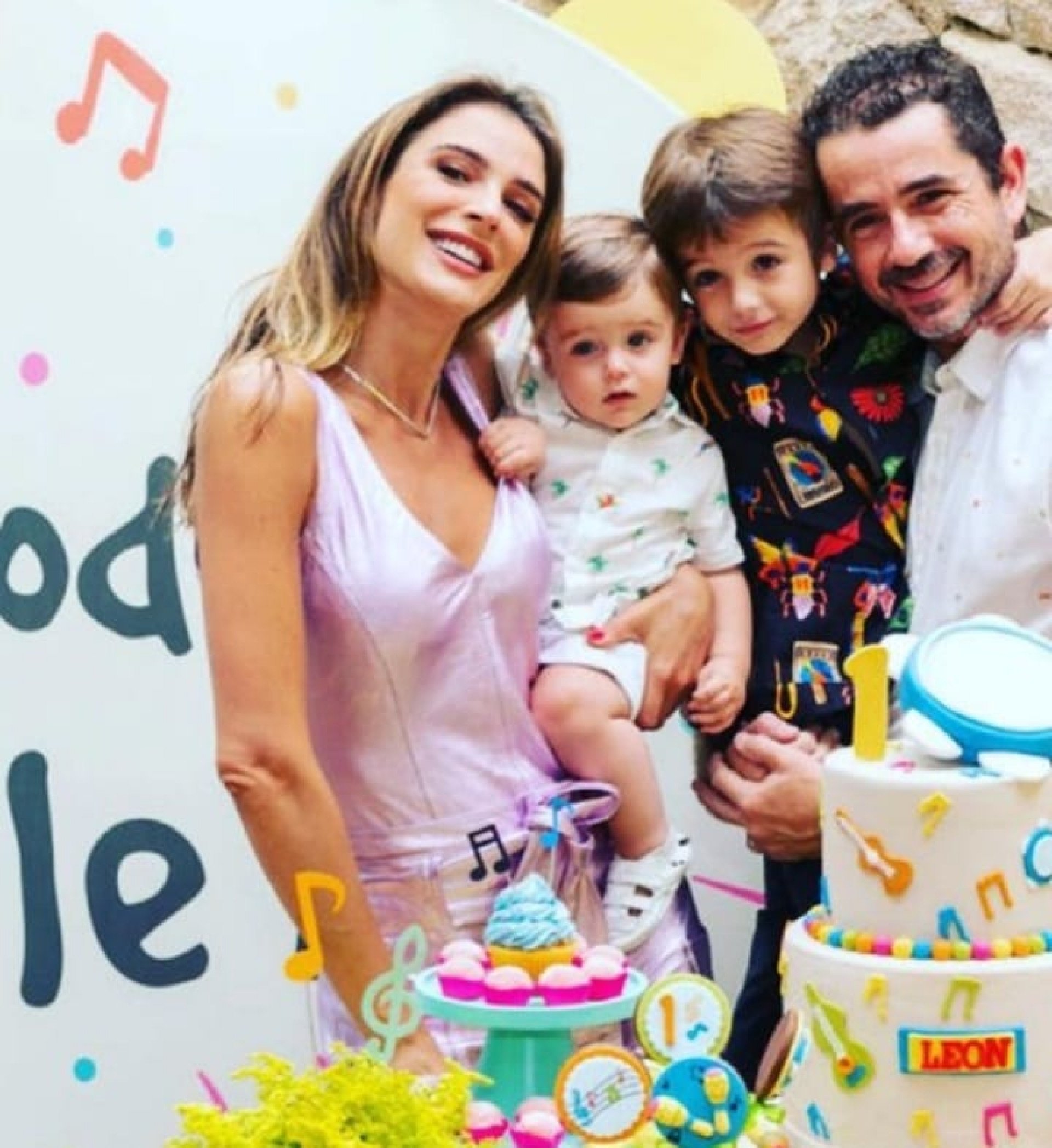 Rafa Brites e Felipe Andreoli com os filhos Rocco e Leon - Reprodução/Instagram