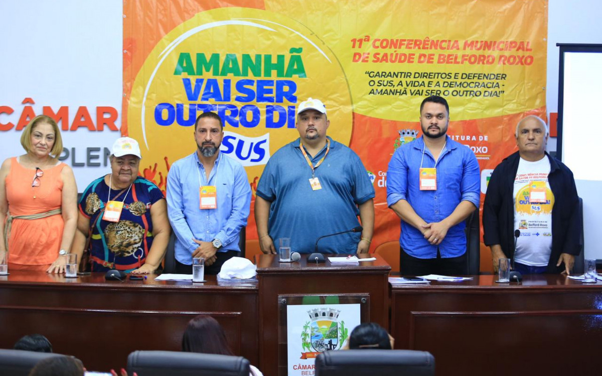 A mesa da Confer&ecirc;ncia foi composta por representantes do governo municipal e da sociedade civil organizada