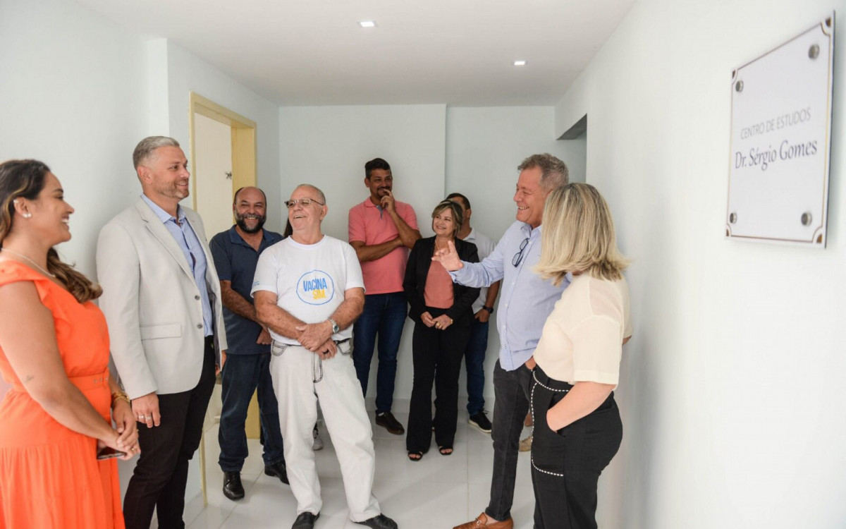 Sala de Estudos Dr. S&eacute;rgio Gomes homenageia secret&aacute;rio municipal de Sa&uacute;de de Barra Mansa