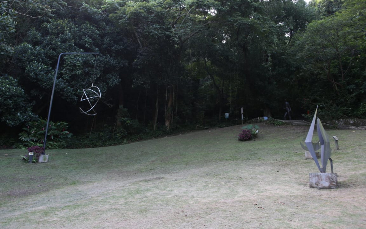 Parque Natural da Catacumba, na Lagoa, é conhecido por suas esculturas em meio à natureza - Cleber Mendes / Agência O Dia