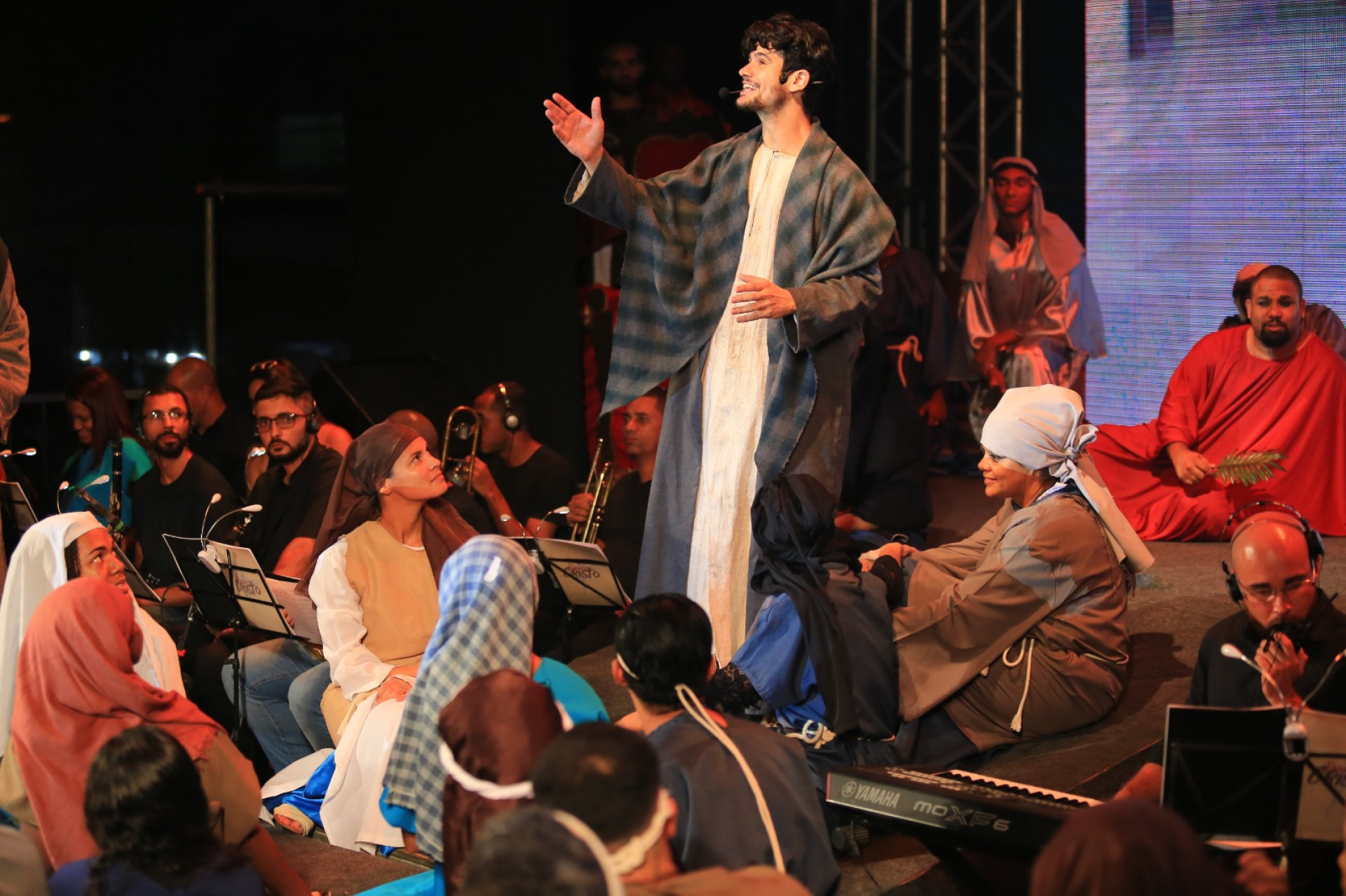 O espet&aacute;culo retrata v&aacute;rias passagens de Jesus Cristo antes de sua morte e ressurrei&ccedil;&atilde;o - Diuvlga&ccedil;&atilde;o