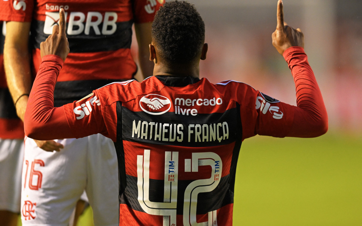 Matheus Fran&ccedil;a comemora gol marcado pelo Flamengo em jogo da Libertadores
