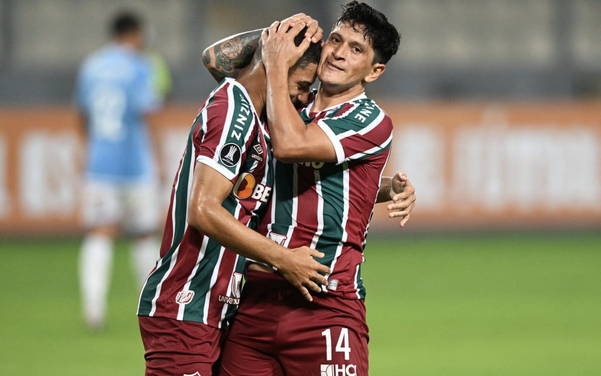 Fluminense's Argentine forward German Cano (L) celebrates after scoring a goal during the Copa Libertadores group stage first leg football match between Sporting Cristal and Fluminense, at the National stadium in Lima, on April 5, 2023. - ERNESTO BENAVIDES / AFP