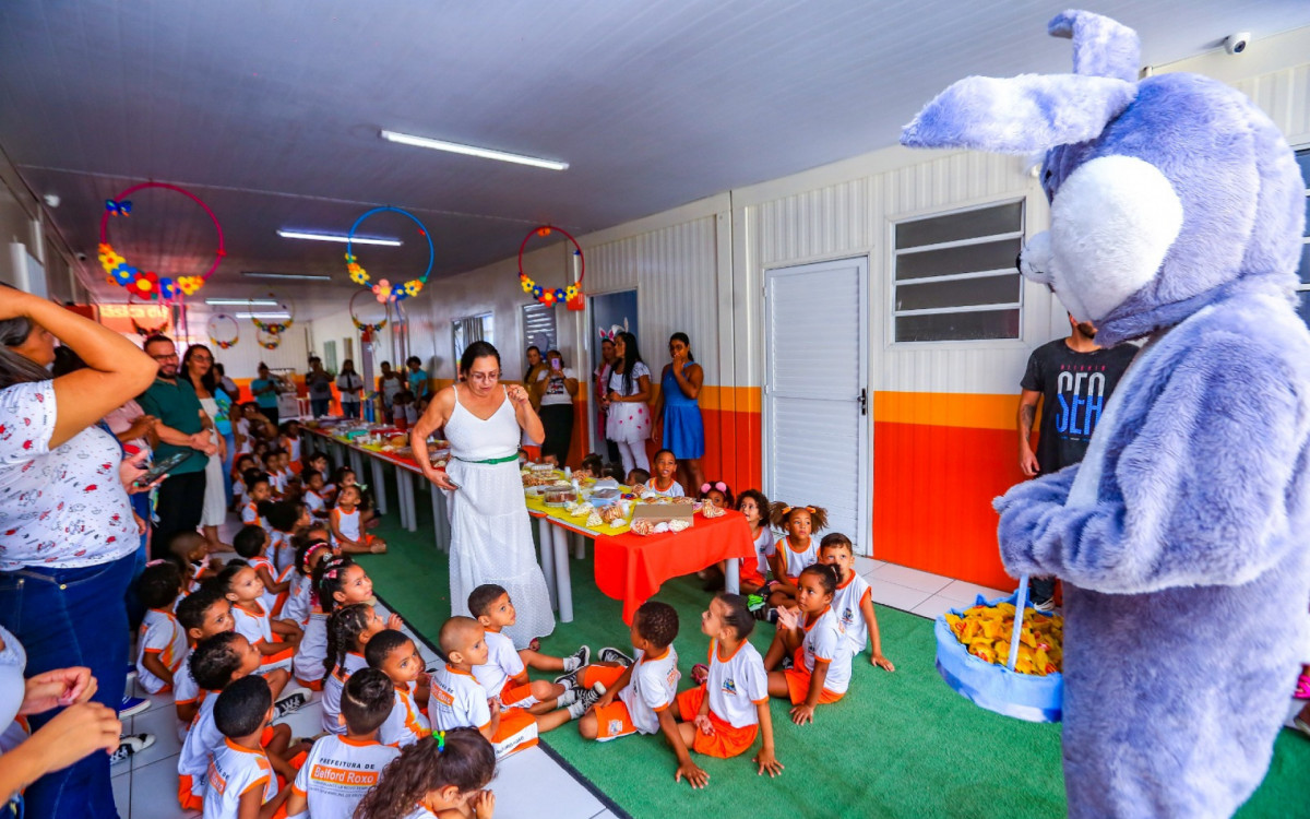 A diretora da creche, Mônica Martins, destacou o espírito de confraternização da Páscoa