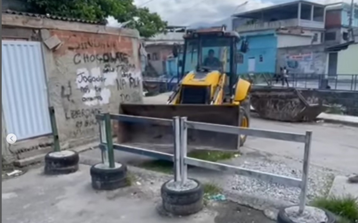 Os policiais militares atuaram em diversos acessos da Comunidade Az de Ouro