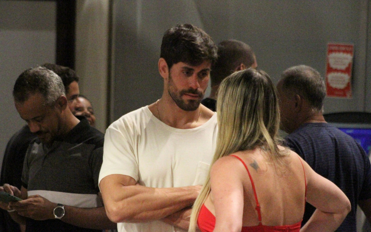 Cara de Sapato vai &agrave; pr&eacute;-estreia de filme na Zona Sul do Rio e faz sucesso com f&atilde;s