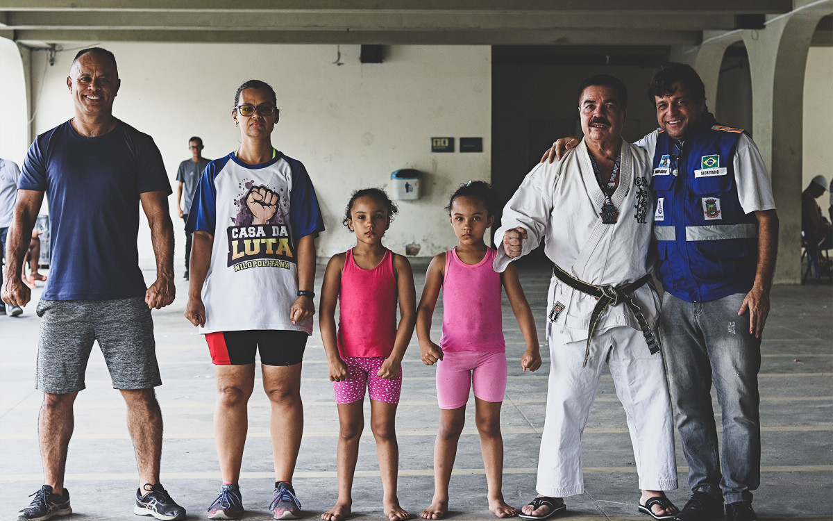 Aconteceram ainda apresenta&ccedil;&otilde;es de Karat&ecirc; e Taekwondo com professores e quatro estudantes da Casa da Luta NIlopolitana