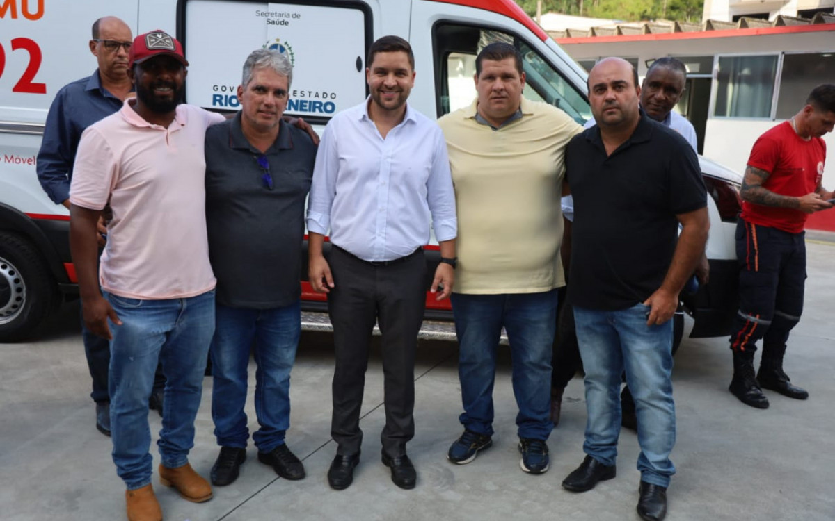 Os vereadores Adenilson da Costa "Mimi", Diogo Latini, Luiz Felipe Carvalho e Marcelo Mansur estiveram presentes em Nova Friburgo, na cerimônia de entrega de uma ambulância SAMU UTI ao município de Macuco.