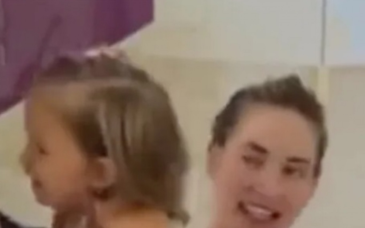 No v&iacute;deo, a filha mais velha de Virg&iacute;nia, Maria Alice, com medo de uma agulha, nega o colo da m&atilde;e e prefere ficar com a bab&aacute;