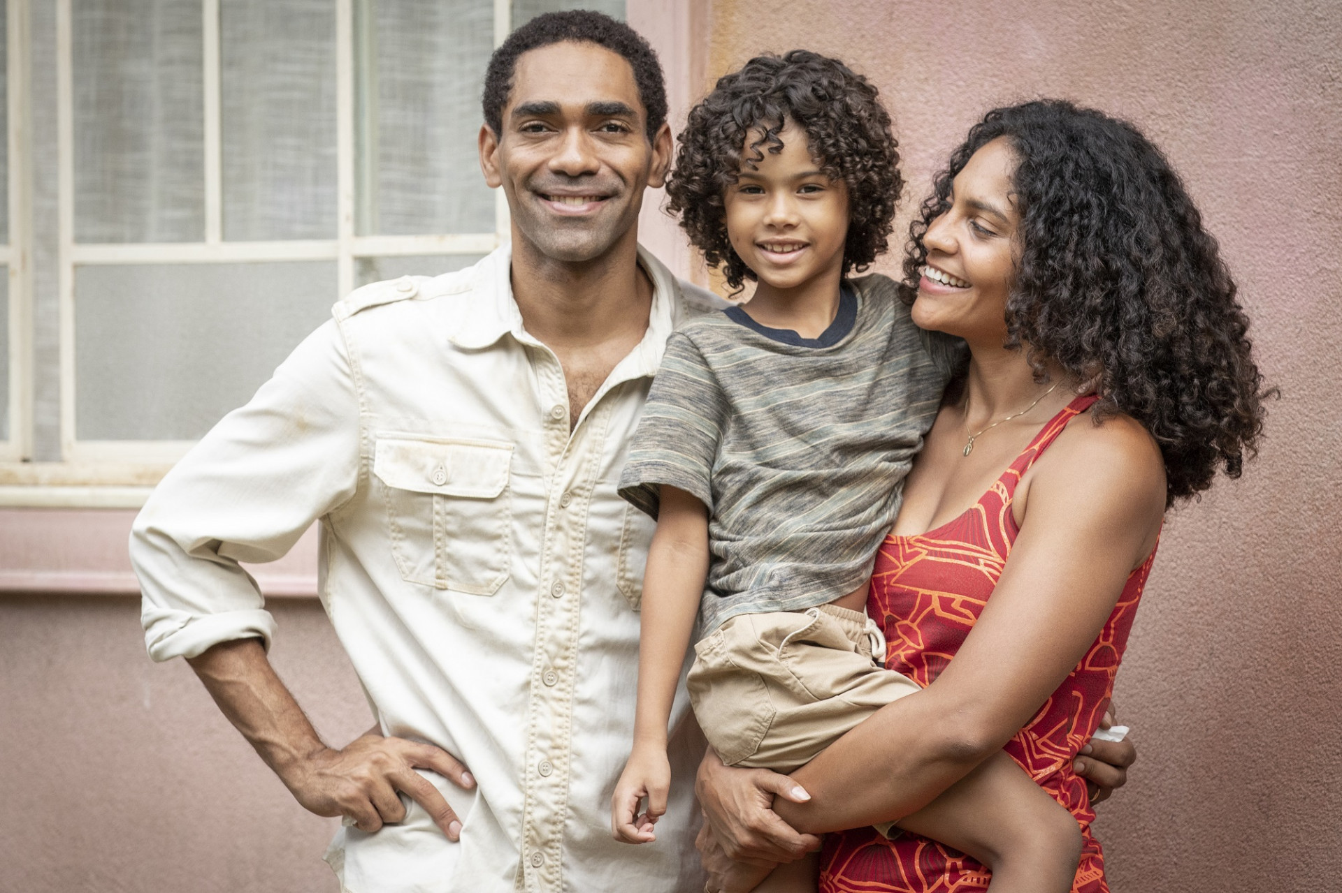 Novela 'Terra e Paixão', de Walcyr Carrasco', estreia em maio na TV Globo. Na trama, Aline (Barbara Reis) perde o marido, Samuel (Ítalo Martins) após uma invasão a suas terras - Paulo Belote / Globo