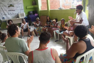 Projeto social oferece aulas gratuitas de Jongo para moradores do Alemão