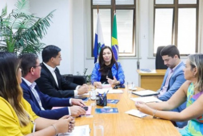 Deputado se reúne com secretária Estadual de Educação e leva sugestões