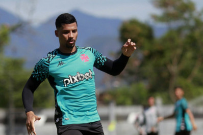 Vasco anuncia empréstimo do meio-campista Laranjeira ao Remo