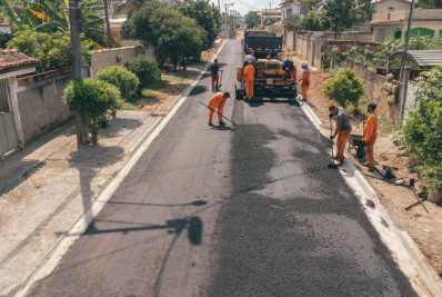 Obras de pavimentação e infraestrutura seguem nos bairros de Vila Brasil e Ampliação