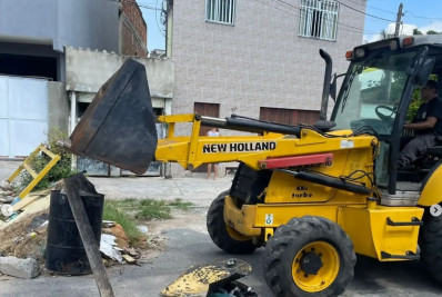 PM retira 18 toneladas de barricadas do tráfico de drogas no Az de Ouro em Nilópolis