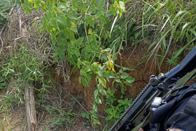 PMs apreendem drogas abandonadas por traficantes em Barra Mansa