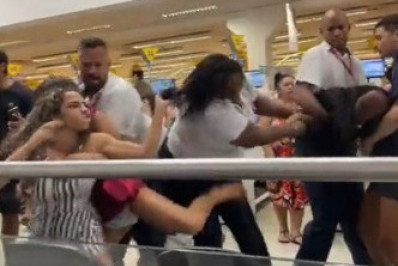 Vídeo: Mulheres brigam em mercado após tentativa de furto de ovos de Páscoa