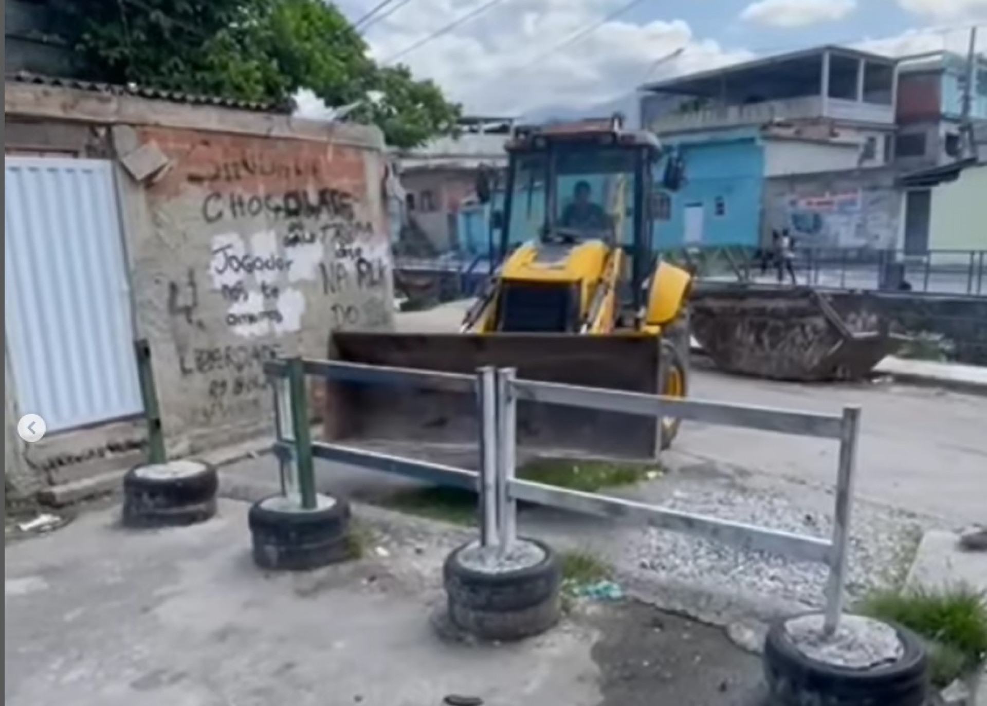 Os policiais militares atuaram em diversos acessos da Comunidade Az de Ouro - Divulga&ccedil;&atilde;o / 20&ordm; BPM