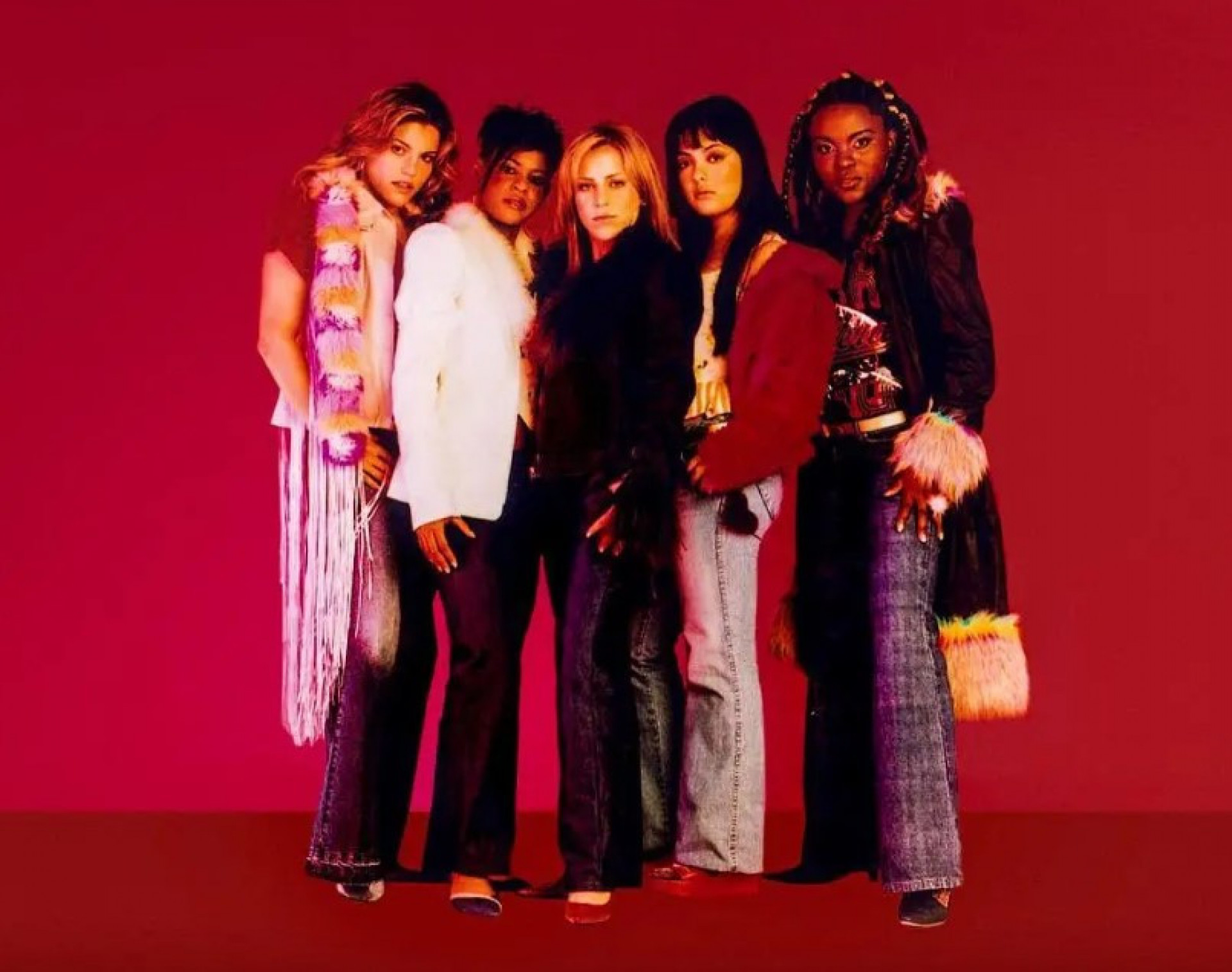 Luciana Andrade, Aline Wirley, Karin Hils, Fantine Thó e Patrícia (Li Martins) fizeram parte do grupo Rouge - Reprodução/Internet