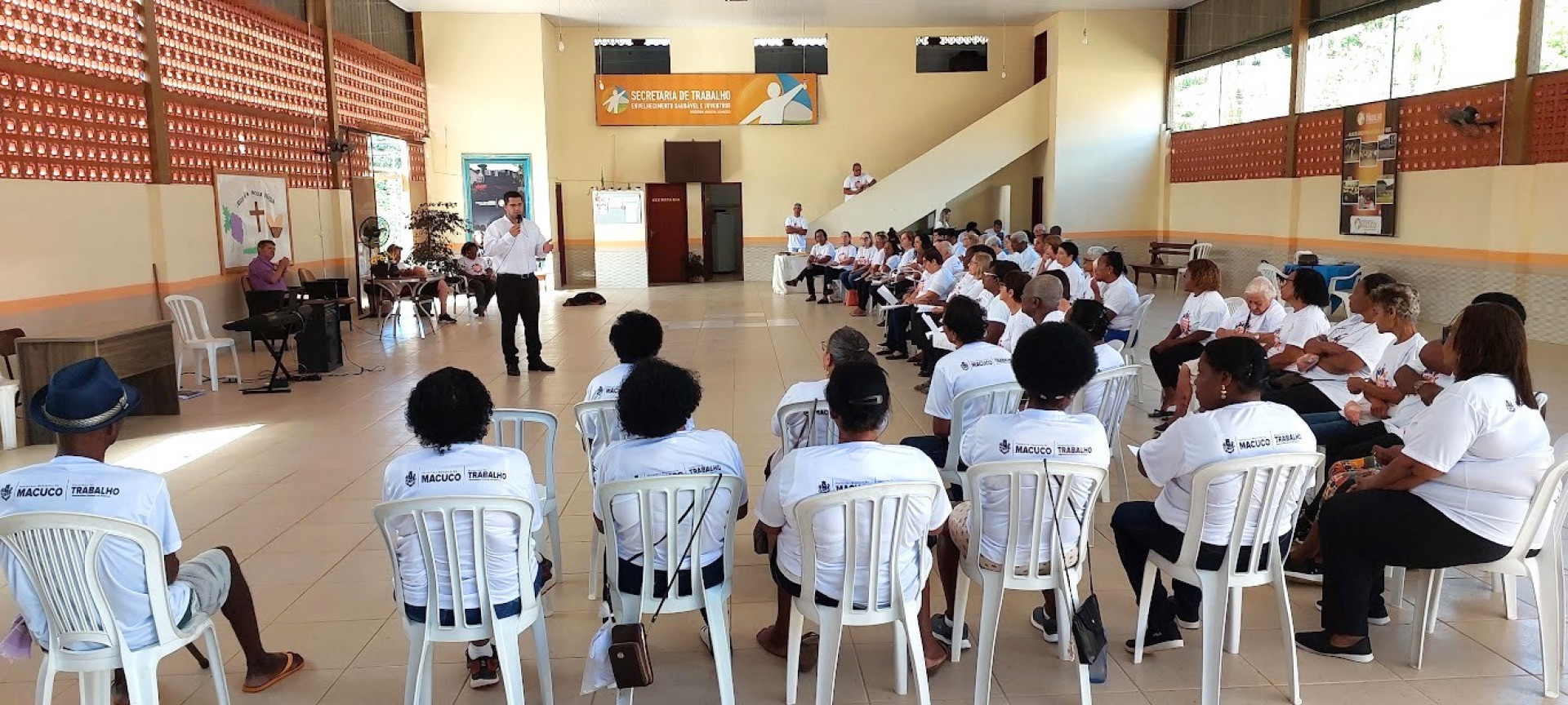 Representando a Igreja Católica, o Seminarista Bernardo Ribeiro falou sobre
o simbolismo espiritual da Páscoa Cristã - RODRIGO CUCO