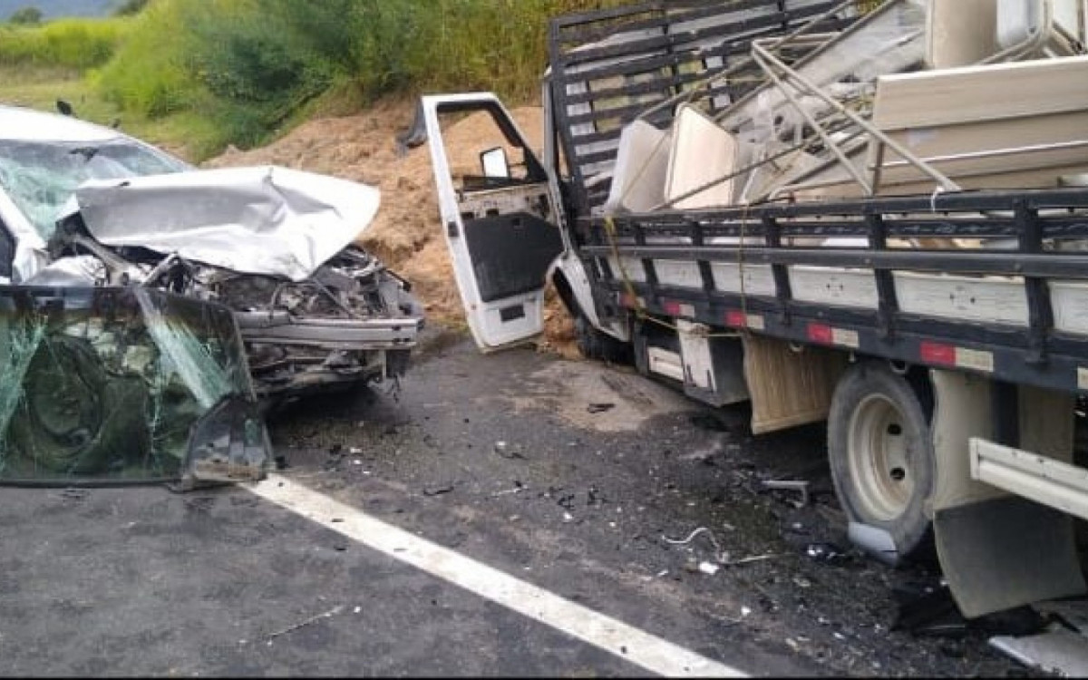 Colisão hoje de manhã cinco vítimas entre elas uma criança de dez anos