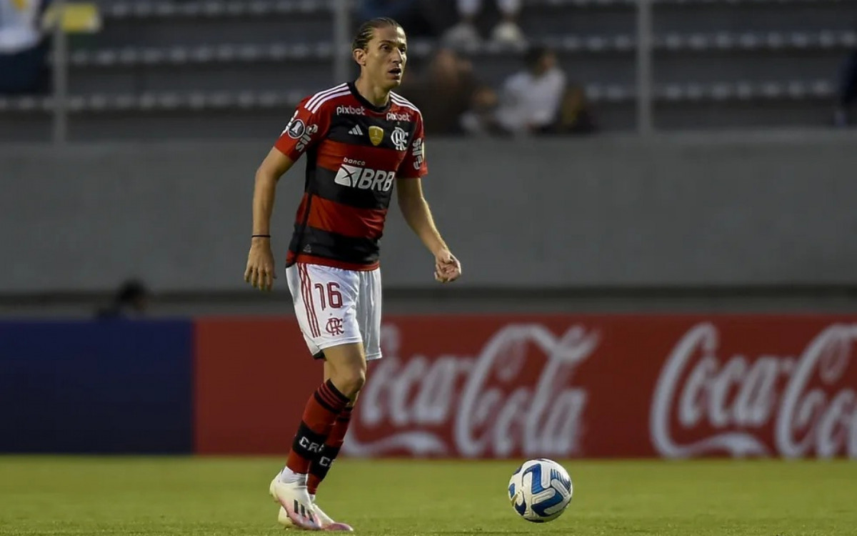 Filipe Luís não vê clima abalado no Flamengo após derrota na Libertadores