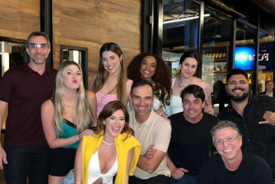 Confraternização! Boninho reúne equipe do 'BBB' em restaurante do Rio 