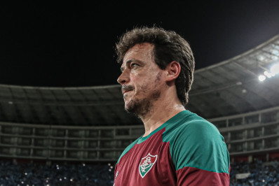 Diniz recorda gol pelo Fluminense contra o Paysandu, em 2002