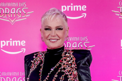 Com look justinho, Xuxa prestigia lançamento de 'Caravana das Drags' no Rio 