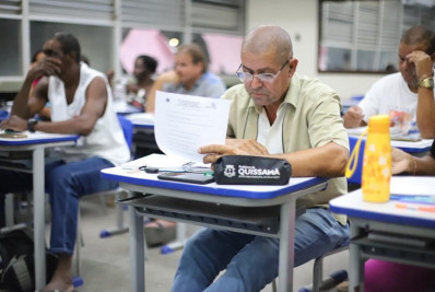 Incentivo da neta e sonho de ser arquiteto: matriculado na EJA, quissamaense se torna estudante pela primeira vez após os 50 anos