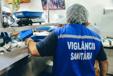 Vigilância Sanitária de Itaboraí fiscaliza venda e orienta consumidores sobre alimentos para Páscoa