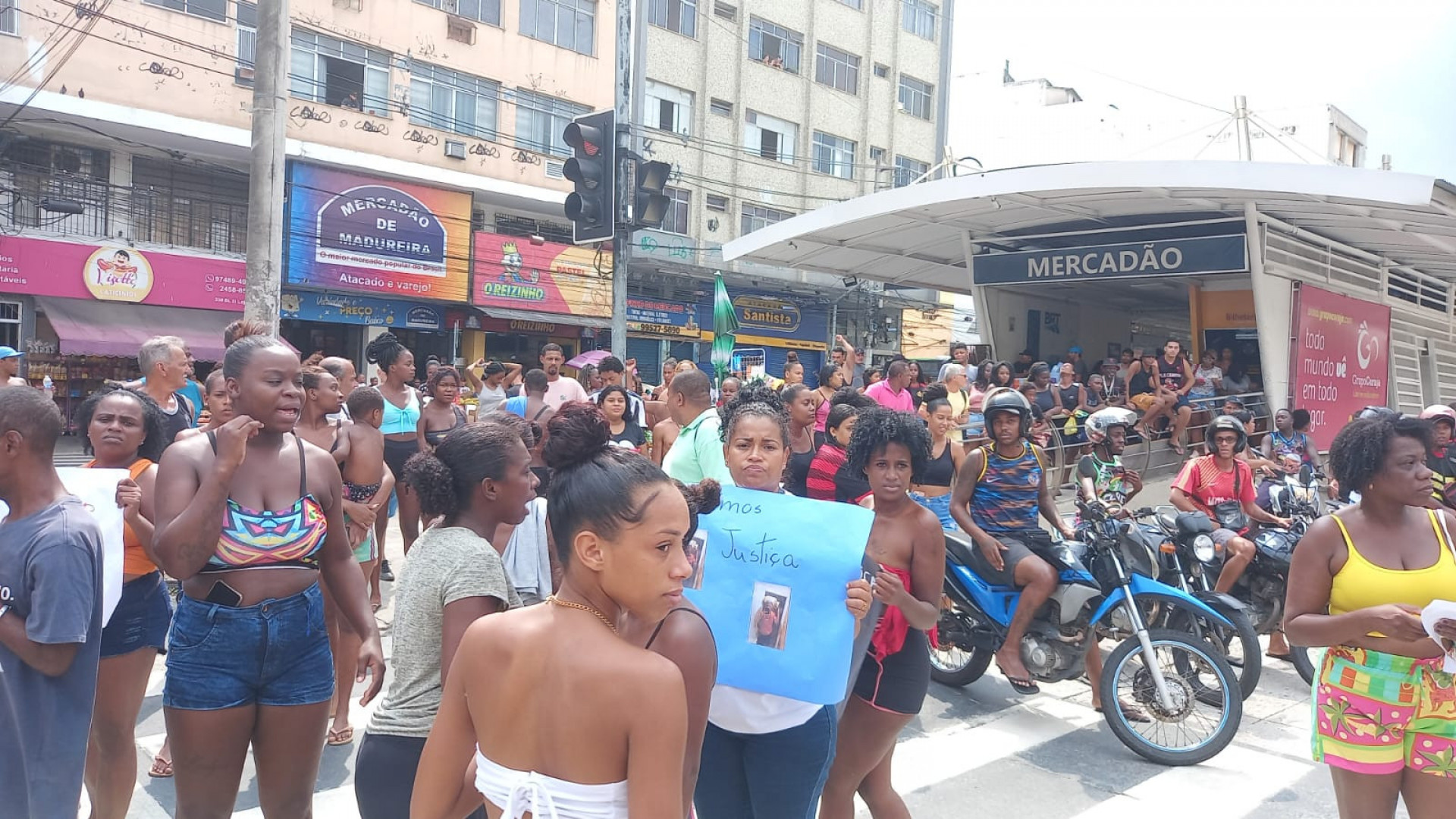 Moradores do Morro da Congonha se reúnem em protesto após a morte de menina e entregador - Arquivo pessoal