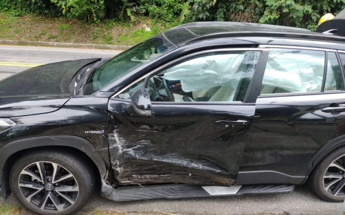 Outro ve&iacute;culo envolvido no acidente deixou uma v&iacute;tima com ferimentos leves