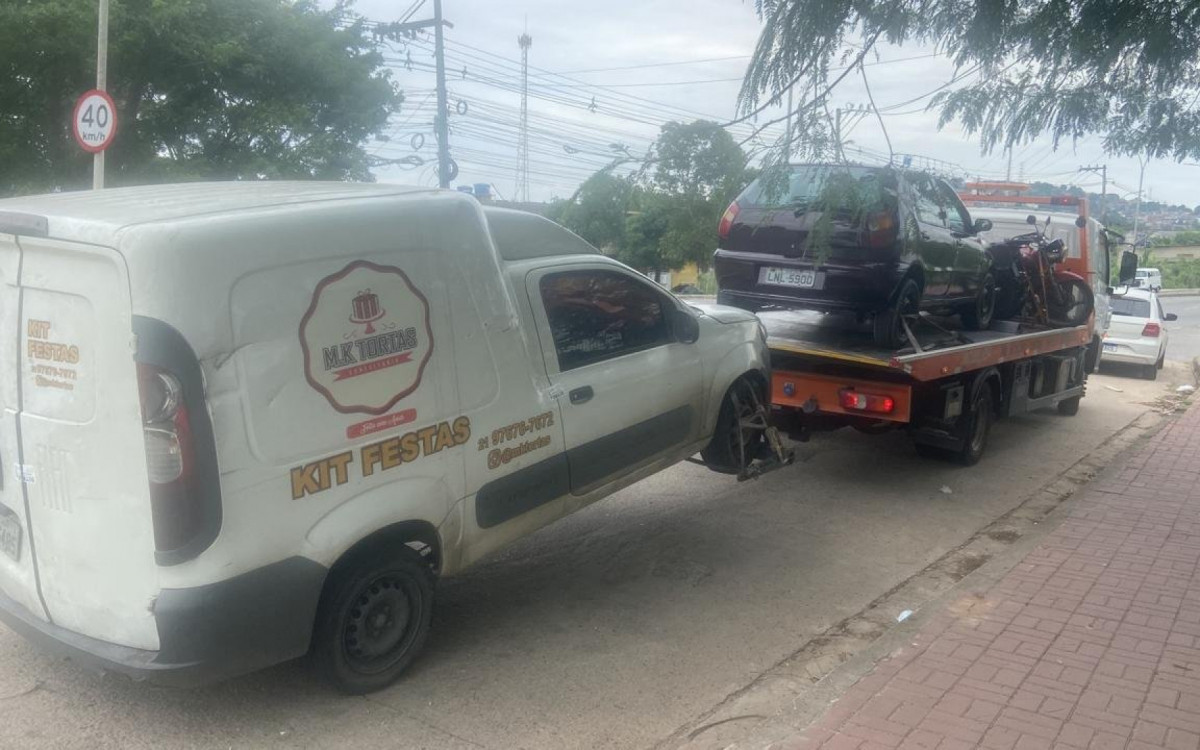 Veículos foram removidos no bairro Lote XV