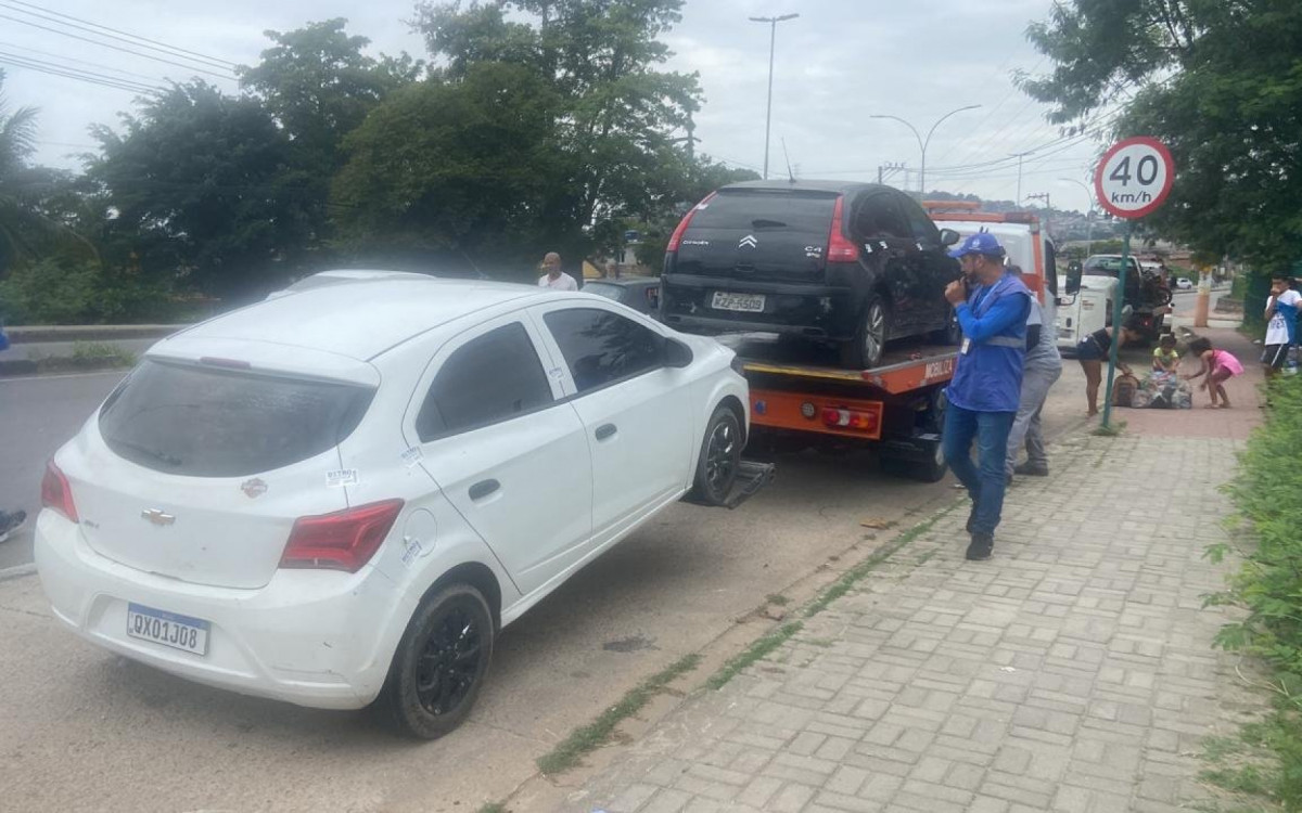 No total, 14 veículos foram removidos