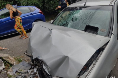 Movimento intenso na Rio-Santos com acidentes em Angra na Costa Verde