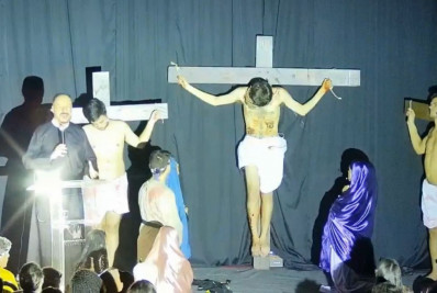 'Paixão de Cristo' na Lapa e procissões em vários bairros marcam celebrações da Sexta-feira Santa