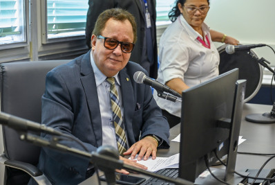 Homens armados obrigam deputado a fechar escritório durante protesto em Madureira