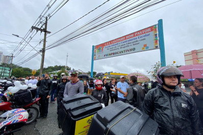 Motoboys fazem cortejo em homenagem às vítimas de ataque a creche em SC 